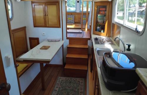 Chateau-Gontier Location De Bateaux | Penichette cosy couple famille amis ouvriers