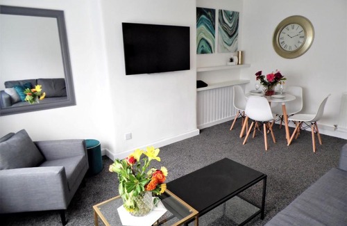 Linthouse Maison | Penilee Upper Apartment