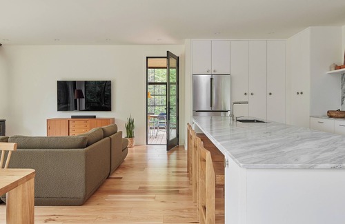 Lion's Head Maison | Peninsula House: a modern North Bruce waterfront