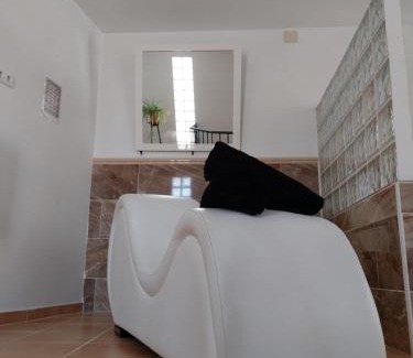 Casas de Cuadra Maison | Pensión Isla - Couples Only