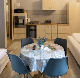 Oberschoneweide Maison | Pension 11 Apartments by Lorenc