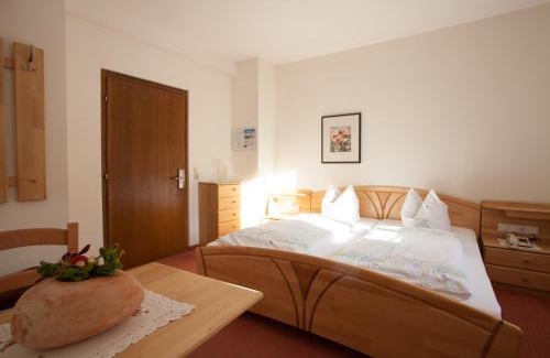 Gargellen Maison | Pension Edelweiss - Bergdorf Gargellen 1423m - 200m zur Schafbergbahn