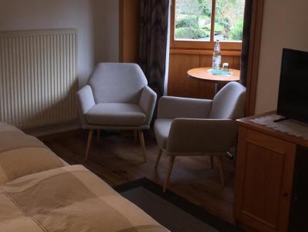 Hinterweidenthal Maison | Pension - Gästehaus Zum Pfälzerwald
