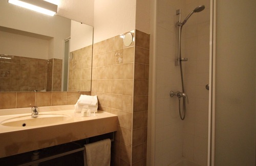 Lamalou-les-Bains Appartement | Hôtel pension à 30 mètres de la cure thermale