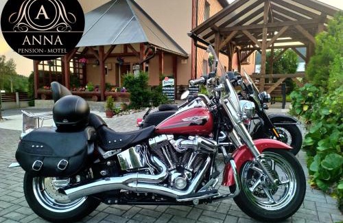 Lenora Maison | Pension Motel Anna
