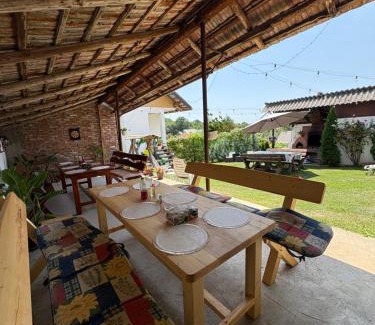 Baia de Fier Maison | Pensiunea Angelica
