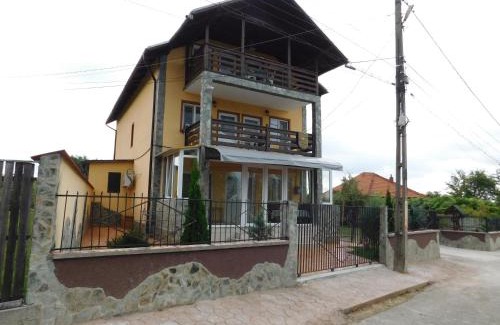 Baia de Fier Maison | Pensiunea Casa Domnitei