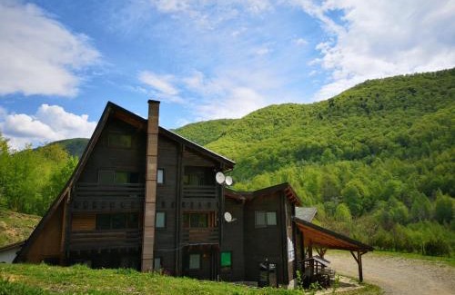 Lunca Jaristei Maison | PENSIUNEA IZVORUL BUCURIEI