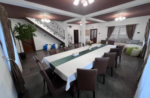 Vama Buzaului Maison | Pensiunea Mihade