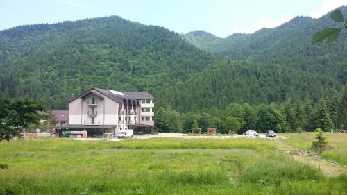 Tarcau Maison | Pensiunea Poiana Soarelui
