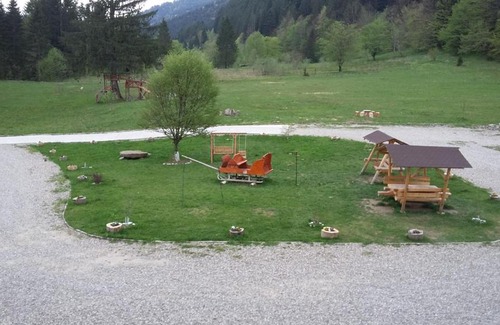 Tarcau Maison | Pensiunea Poiana Soarelui