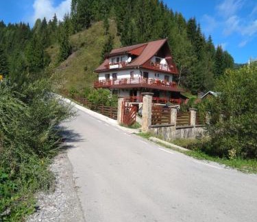 Cozanesti Maison | Pensiunea Roua Diminetilor
