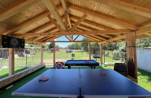 Stanesti Maison | Pensiunea Valea Șușiței, Ciubar, Sauna, ATV, Safari, Offroad Jeep, Ghid Turistic Climbing, Rafting, Safari, Paragliding