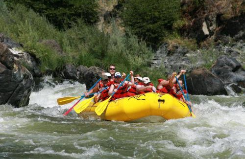 Stanesti Maison | Pensiunea Valea Șușiței, Ciubar, Sauna, ATV, Safari, Offroad Jeep, Ghid Turistic Climbing, Rafting, Safari, Paragliding