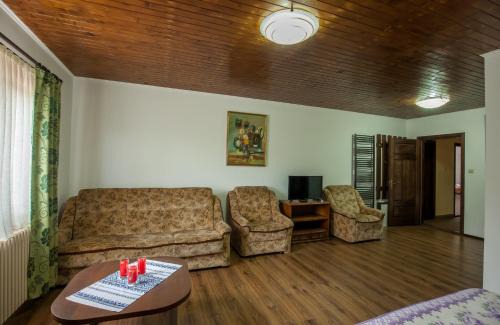 Ciurila Maison | Pensiunea Victoria