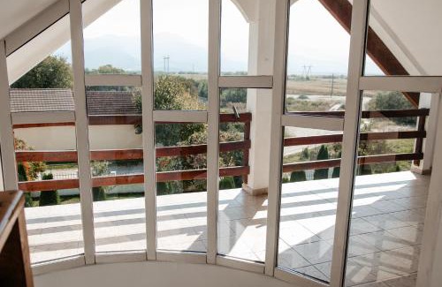 Voila Maison | Pensiunea Victoria Sambata de Sus