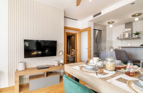 Cornella de Llobregat Appartement | Penthouse with Private Terrace & Pool Access