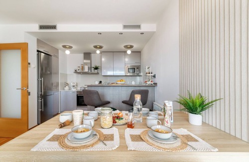 Cornella de Llobregat Appartement | Penthouse with Private Terrace & Pool Access