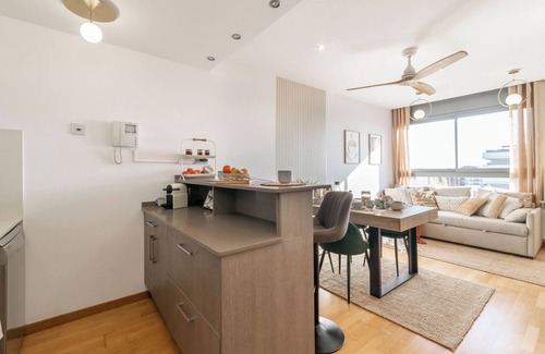 Cornella de Llobregat Appartement | Penthouse with Private Terrace & Pool Access
