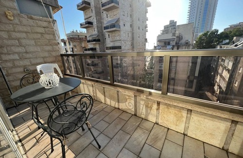 Netanya Appartement | Penthouse 6 personnes kikar netanya 500 mètres de la plage