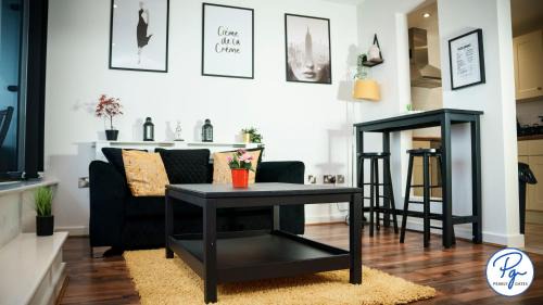 Bordesley Appartement | Penthouse - Amazing City Skyline Views - Balcony - FREE extra 2 hours - FREE Parking - Utilita Arena - Bullring Shopping - New St Station- Super King Size Bed