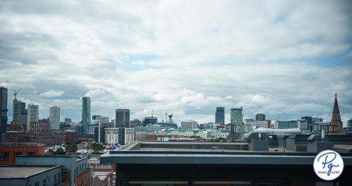 Bordesley Appartement | Penthouse - Amazing City Skyline Views - Free Parking - Balcony - Utilita Arena - New St Station - Bullring Shopping