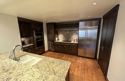 Aspen Copropriété | Penthouse Aspen St Regis Residence 2 bed / 2.5 bath unit available prime weeks