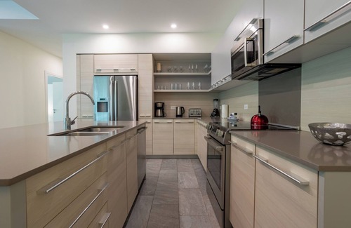 Ballena Copropriété | Penthouse Beachfront Condo-Safe-Sleeps 8