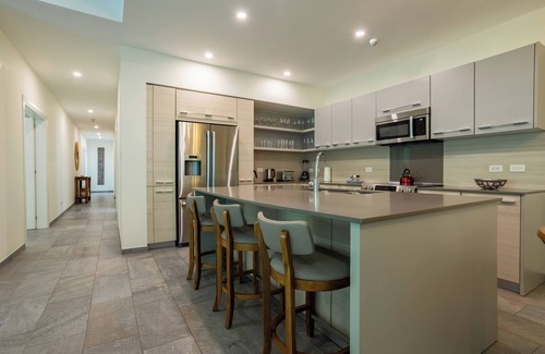 Ballena Copropriété | Penthouse Beachfront Condo-Safe-Sleeps 8