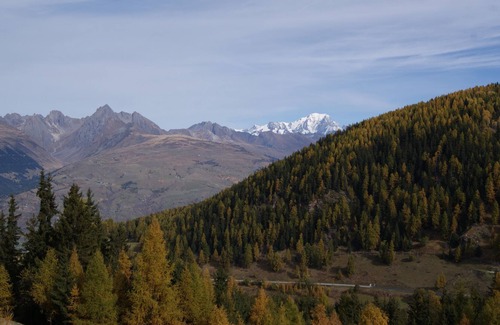 La Roche Appartement | Penthouse chalet appartement, 8 couchages, Sky TV, internet et garage belle vue