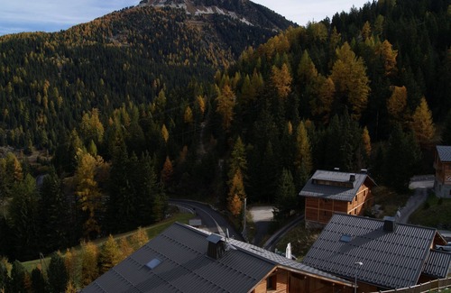 La Roche Appartement | Penthouse chalet appartement, 8 couchages, Sky TV, internet et garage belle vue