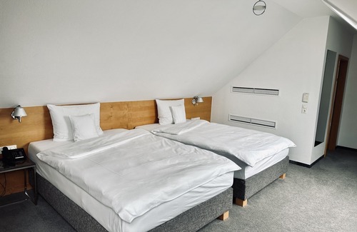 Unterrath Hôtel | Suite-Queen-Salle de bain et douche