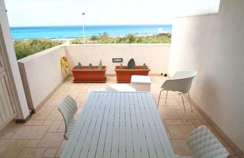 Baia Verde Maison | Penthouse pour 2 avec vue panoramique et à seulement 50 mètres des plages de sable