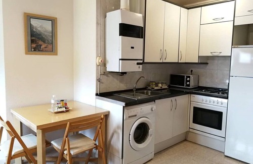 Biescas Appartement | Penthouse à Biescas avec piscine, tennis et barbecue