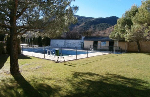 Biescas Appartement | Penthouse à Biescas avec piscine, tennis et barbecue
