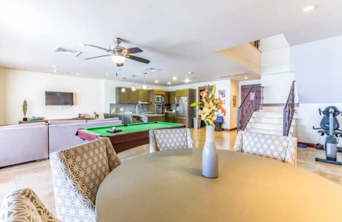 Barrio Los Faroles Appartement | Penthouse in the Sky at Croc's Casino Resort!