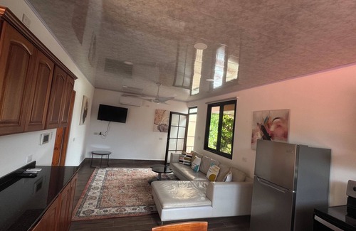 Barrio Ricos y Famosos Maison | Penthouse, occupy 2, in adult resort, walking 10 minutes to Jaco and beach