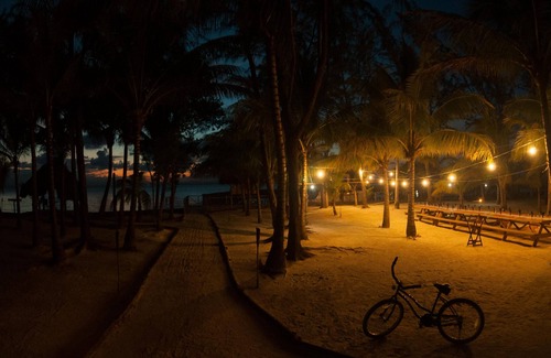 Thatch Caye Station Balnéaire | Penthouse Oceanfront Cabana w/ Private Ocean-Facing Balcony & Amazing Views