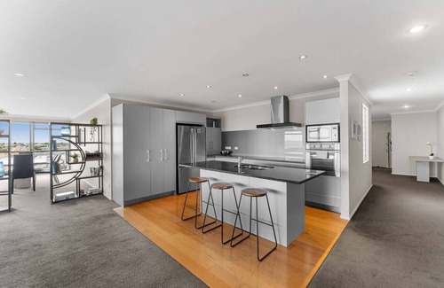 Papamoa Beach Appartement | Penthouse & Panoramic Views!