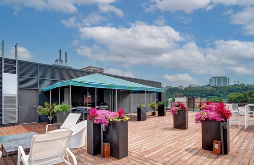 Centre-Ville Copropriété | Penthouse/ The Central / with indoor parking