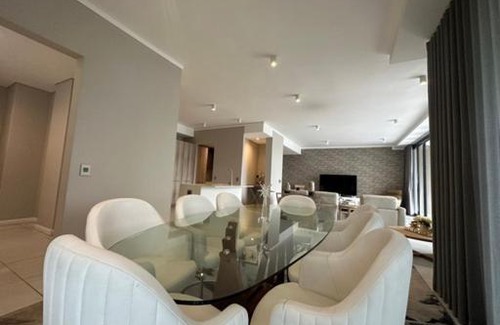 Menlyn Appartement | Penthouse@Triology, Menlyn Maine