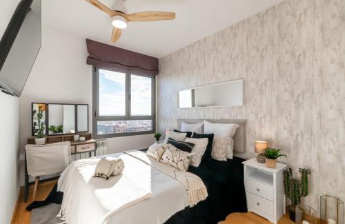 Cornella de Llobregat Appartement | Penthouse with Private Terrace & Pool Access