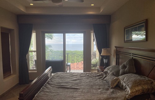 Panama Beach Copropriété | Penthouse with vaulted ceilings overlooking the beautiful Pacific Ocean!