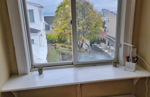 Nahant Appartement | Penthouse with a private rooftop deck