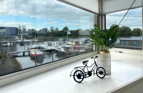 Municipality of Uitgeest Maison | Penthouse with a view of the Uitgeestermeer
