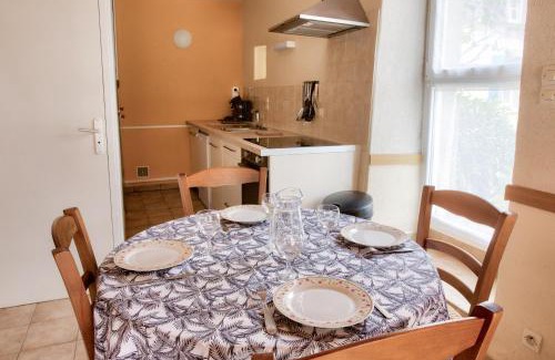 Plogastel-Saint-Germain Maison | Penty breton pour 4 à Plougastel St Germain