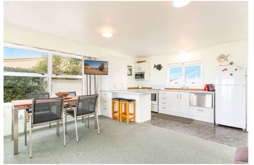 Pukehina Maison | Penzance - Perfect Bach for 2 Families