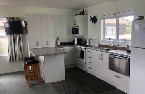 Pukehina Maison | Penzance - Perfect Bach for 2 Families