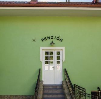 Nove Mesto nad Vahom Maison | Penzión Kúria