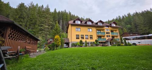 Huty Maison | Penzion Roháčan
